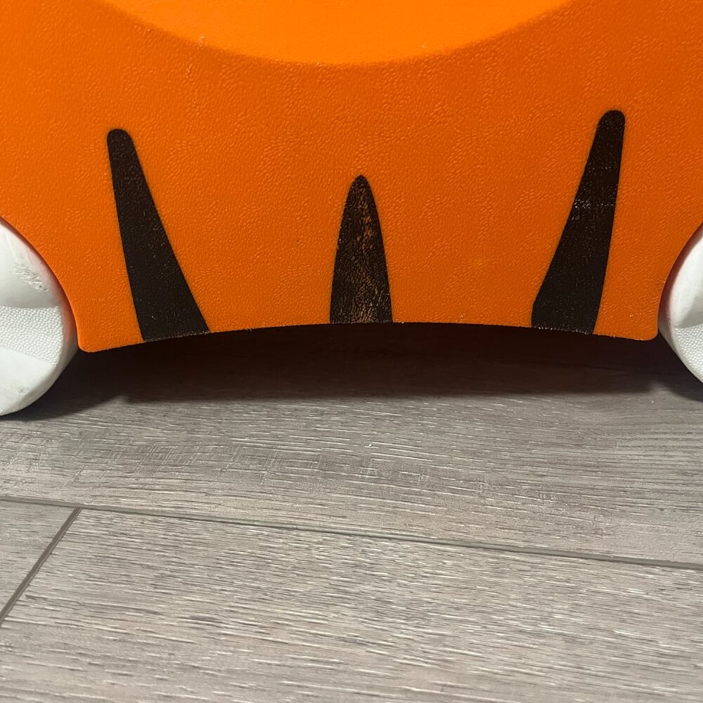 Melissa & Doug Trunki Tiger Kids Ride-On Suitcase Carry-On Luggage - Picture 10 of 12